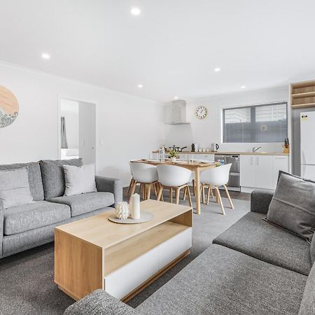 Modern Retreat With King Bed - By Kosh Bnb ハミルトン エクステリア 写真