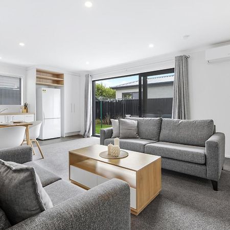 Modern Retreat With King Bed - By Kosh Bnb ハミルトン エクステリア 写真